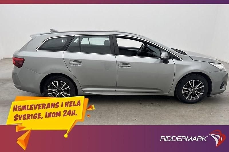 Ljusgrå Begagnad 2015 Toyota Avensis Active Kombi | 119 700 kr (Marknadspris) - Bild 1/4