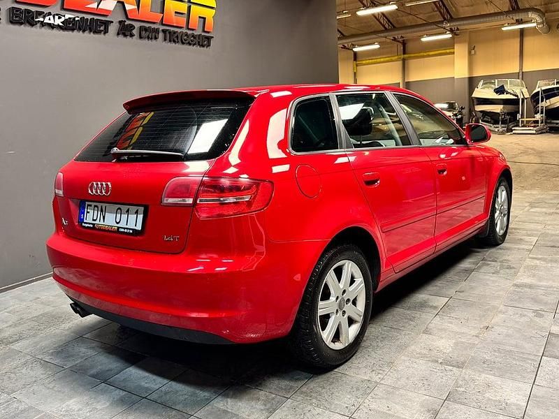 Begagnad Audi A3 Sportback Attraction 125 HK (91 kW) 2010 Röd Halvkombi