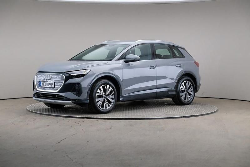 Grå (kiselgrå (solid)) Begagnad 2022 Audi Q4 e-tron Proline SUV | 399 000 kr (Marknadspris) - Bild 1/4