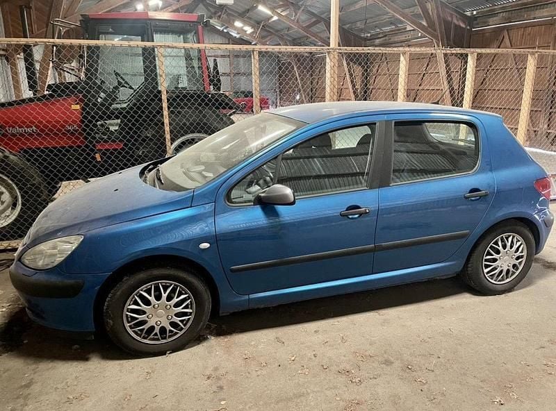 Blå Begagnad 2003 Peugeot 307 Halvkombi | 18 000 kr (Marknadspris) - Bild 1/4