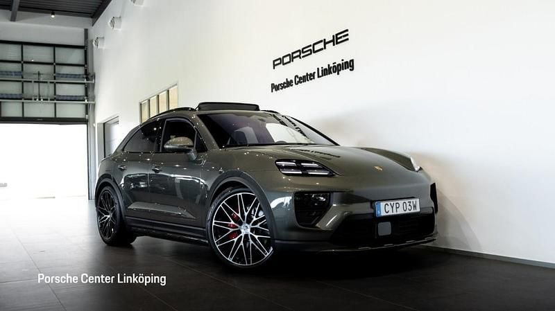 Grön (green) Ny 2025 Porsche Macan SUV | 1 359 400 kr (Marknadspris) - Bild 1/4