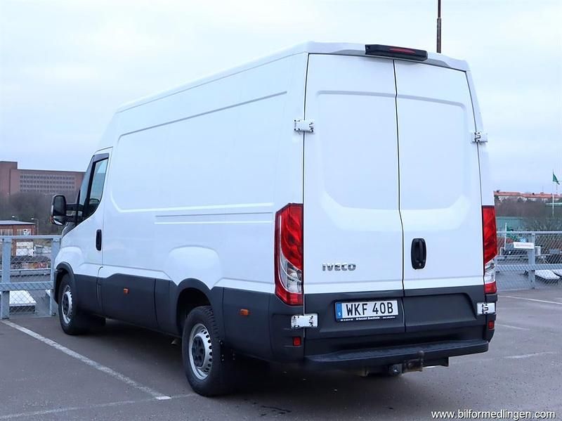 Begagnad Iveco Daily 156 HK (114 kW) 2021 Vit svart Van