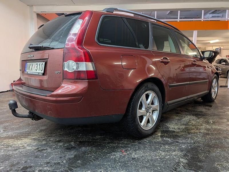 Begagnad Volvo V50 Kinetic 109 HK (80 kW) 2007 Röd Kombi