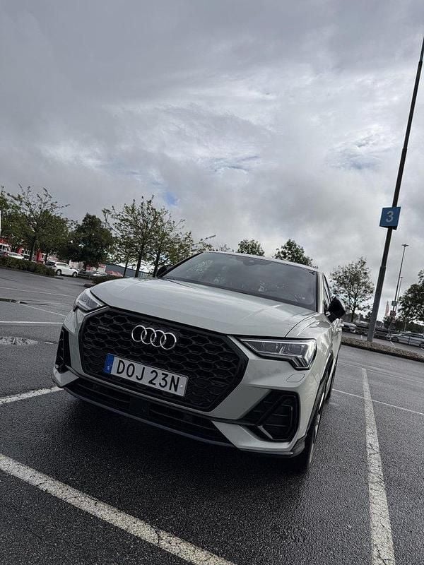 Silver Begagnad 2020 Audi Q3 Sportback Premium SUV | 379 000 kr (Lite dyr) - Bild 1/4
