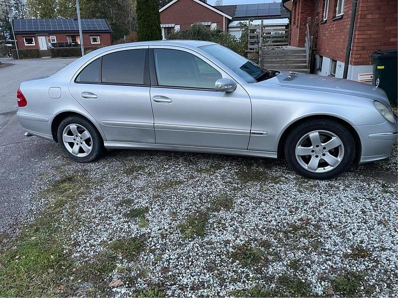 Silver Begagnad 2005 Mercedes E200 Avantgarde Sedan | 38 000 kr (Bra pris) - Bild 1/4