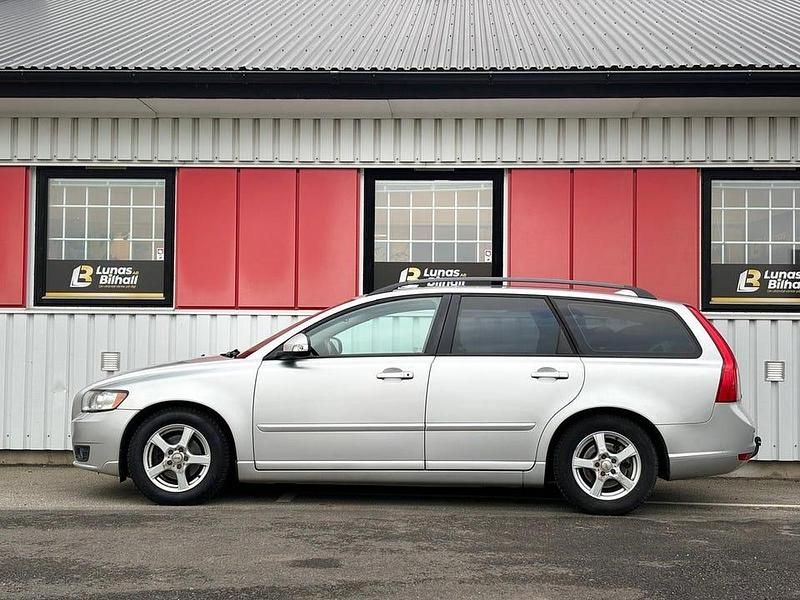 Begagnad Volvo V50 Momentum 116 HK (85 kW) 2011 Grå Kombi