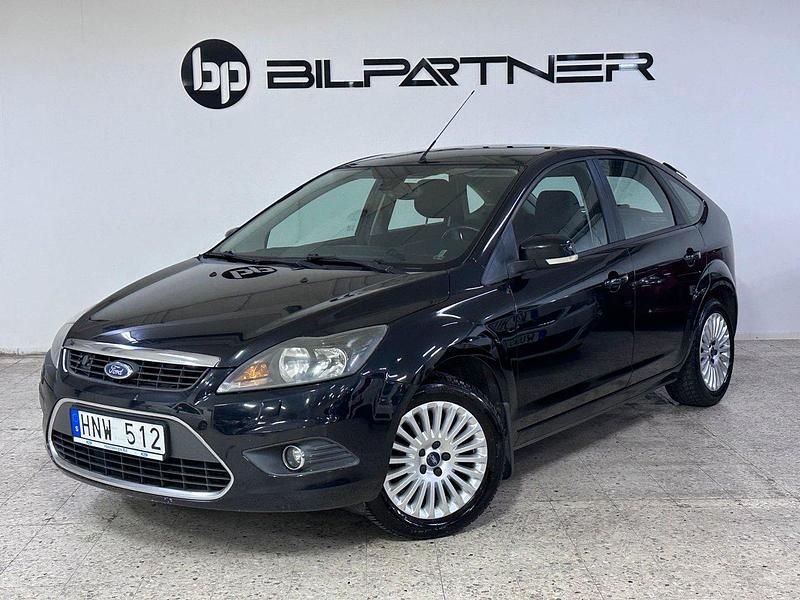 Svart Begagnad 2009 Ford Focus Titanium Halvkombi | 39 900 kr - Bild 1/4