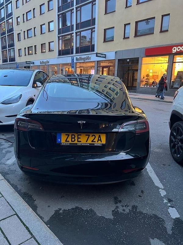 Begagnad Tesla Model 3 Standard Range Plus 239 kW (325 HK) 2020 Sedan