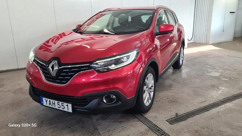 Röd Begagnad 2015 Renault Kadjar SUV | 139 900 kr (Marknadspris) - Bild 1/4