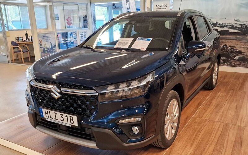 Blå Ny 2024 Suzuki SX4 S-Cross SUV | 354 900 kr (Lite dyr) - Bild 1/4