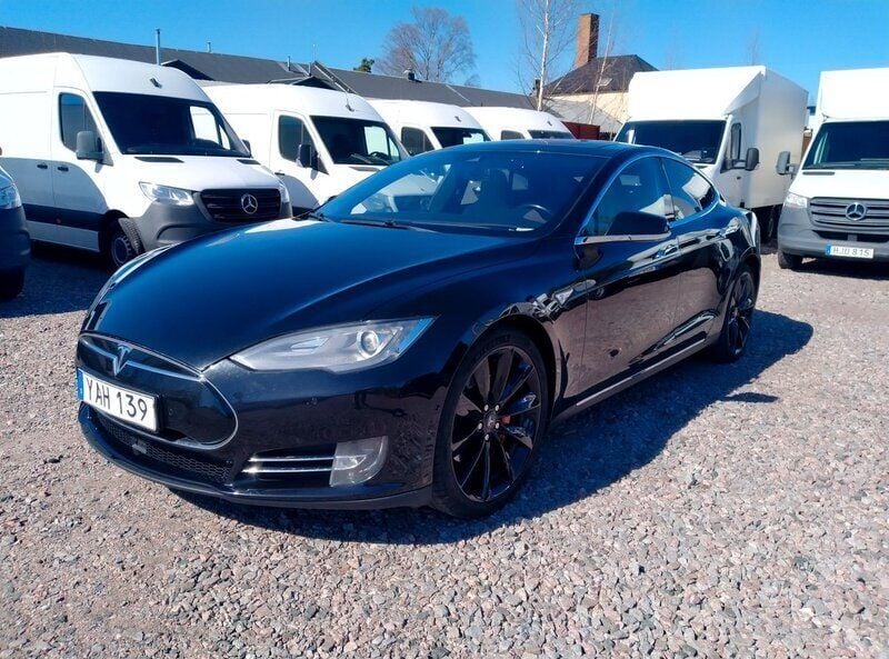 Svart Begagnad 2015 Tesla Model S Sedan | 549 500 kr - Bild 1/4