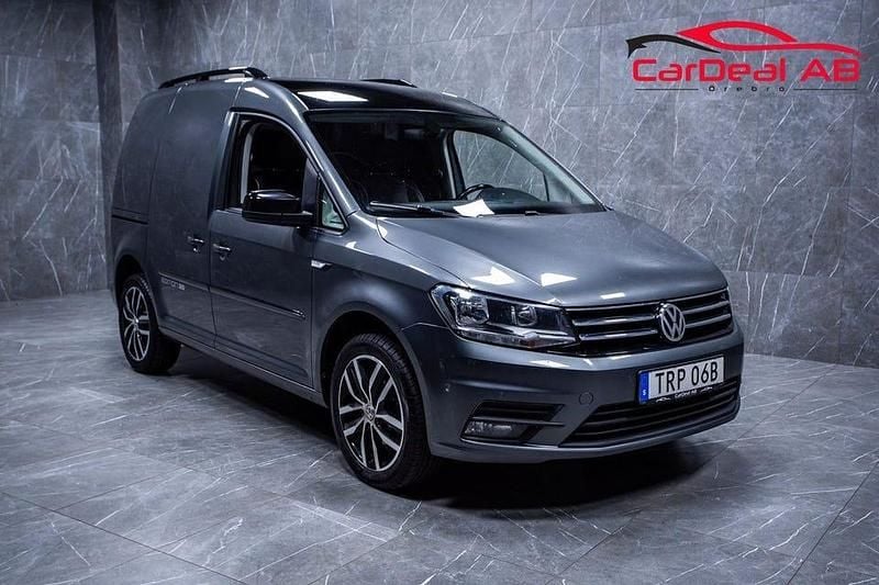 Flerfärgad (grå) Begagnad 2019 VW Caddy Exclusive Minibuss | 159 800 kr (Marknadspris) - Bild 1/4