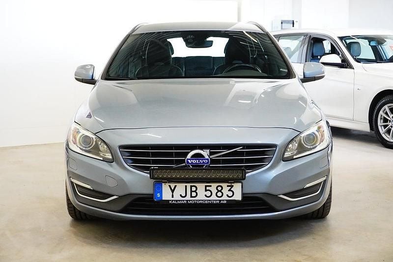 Begagnad Volvo V60 Momentum 190 HK (139 kW) 2016 Blå Kombi