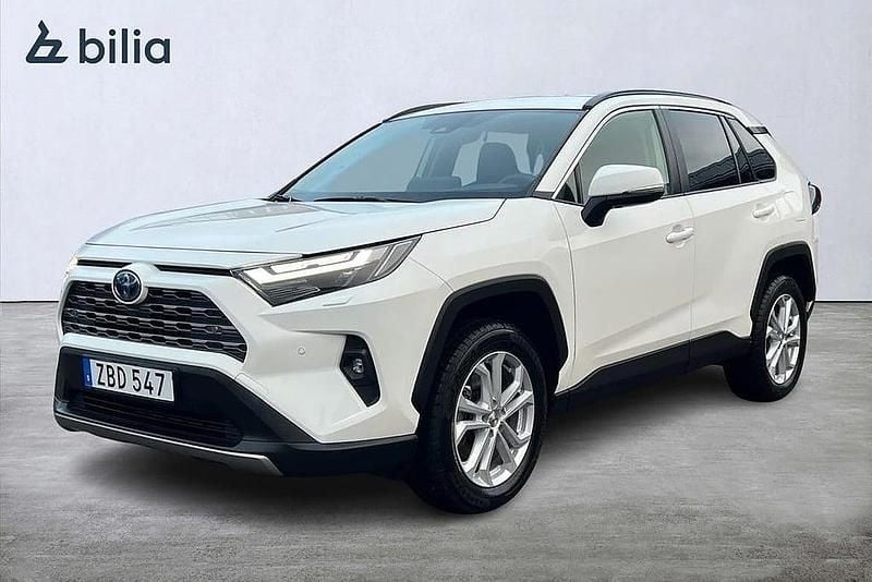 Vit Begagnad 2024 Toyota RAV4 Hybrid Executive SUV | 439 800 kr (Bra pris) - Bild 1/3