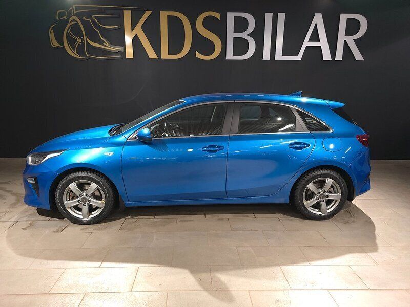 Blå Begagnad 2018 Kia Ceed Halvkombi | 149 500 kr (Lite dyr) - Bild 1/4
