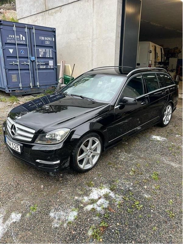 Svart Begagnad 2013 Mercedes C220 AMG Kombi | 140 000 kr (Marknadspris) - Bild 1/4