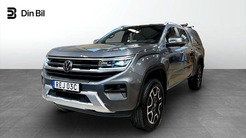 Grå Begagnad 2023 VW Amarok Style Pickup | 649 900 kr (Marknadspris) - Bild 1/4