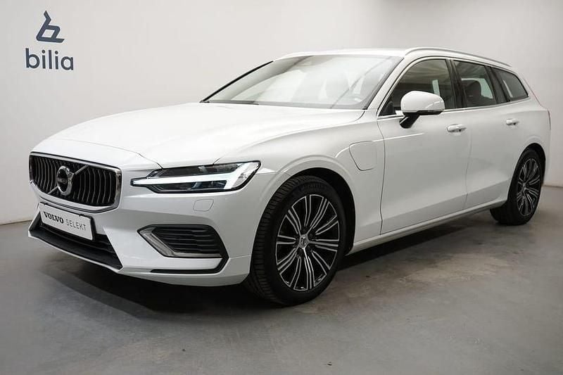 Vit Begagnad 2022 Volvo V60 Inscription Kombi | 319 900 kr - Bild 1/3