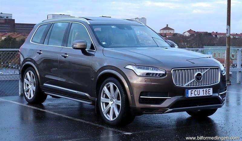 Brun metallic Begagnad 2017 Volvo XC90 Inscription SUV | 354 900 kr (Bra pris) - Bild 1/4