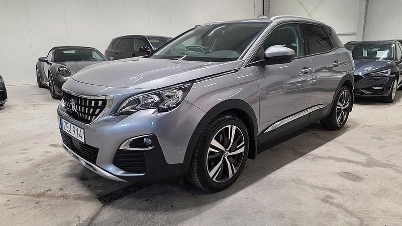 Grå (grå metallic) Begagnad 2018 Peugeot 3008 Allure SUV | 199 500 kr (Marknadspris) - Bild 1/4