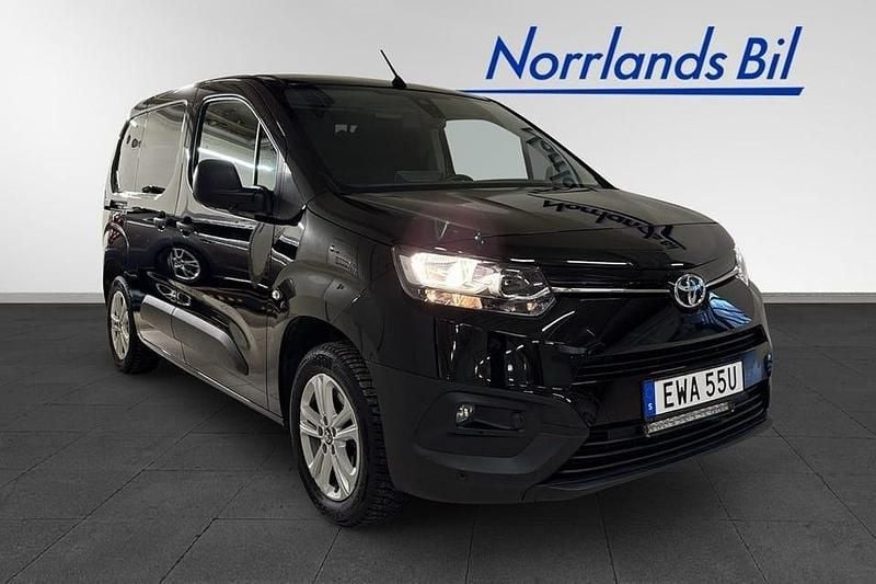 Svart Begagnad 2021 Toyota Proace City City Minibuss | 196 000 kr (Superpris) - Bild 1/4