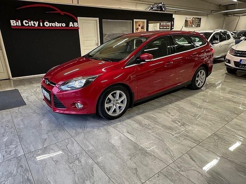 Röd Begagnad 2012 Ford Focus Titanium Kombi | 59 900 kr (Marknadspris) - Bild 1/4