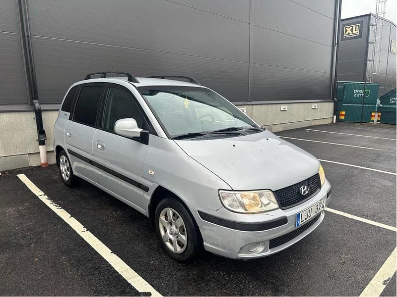 Silver Begagnad 2008 Hyundai Matrix Minibuss | 17 900 kr (Marknadspris) - Bild 1/4