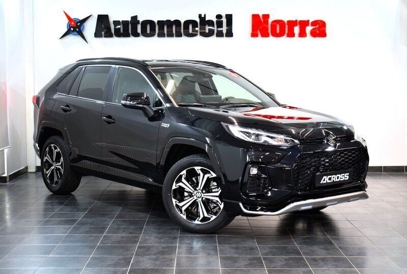 Svart (svart metallic ) Begagnad 2022 Suzuki Across SUV | 524 900 kr (Marknadspris) - Bild 1/3