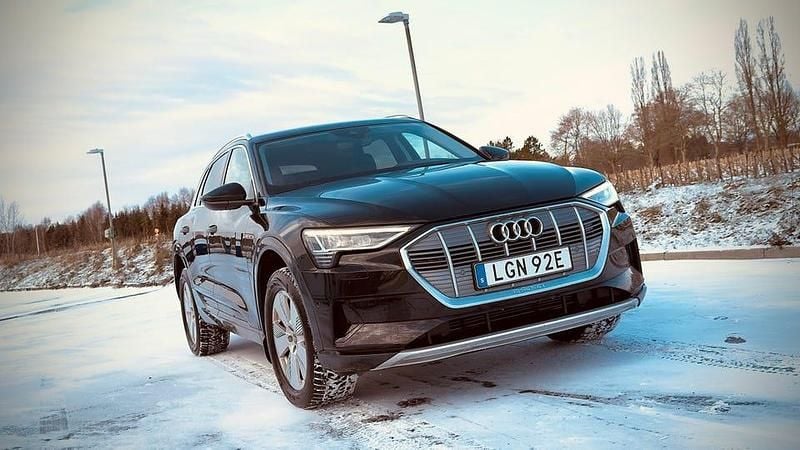 Begagnad Audi e-tron Proline 230 kW (313 HK) 2020 Svart SUV