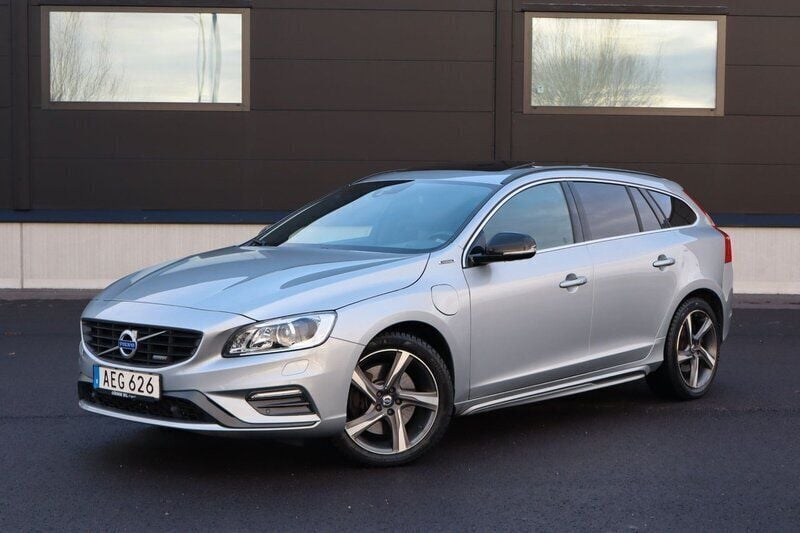 Silver Begagnad 2014 Volvo V60 R-Design Kombi | 179 900 kr (Dyr) - Bild 1/4