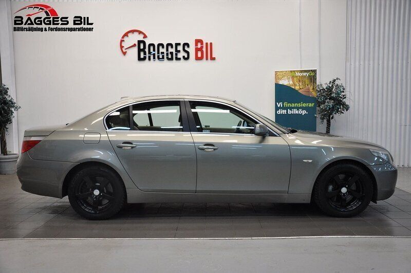 Grön Begagnad 2005 BMW 550 Sedan | 99 000 kr - Bild 1/4