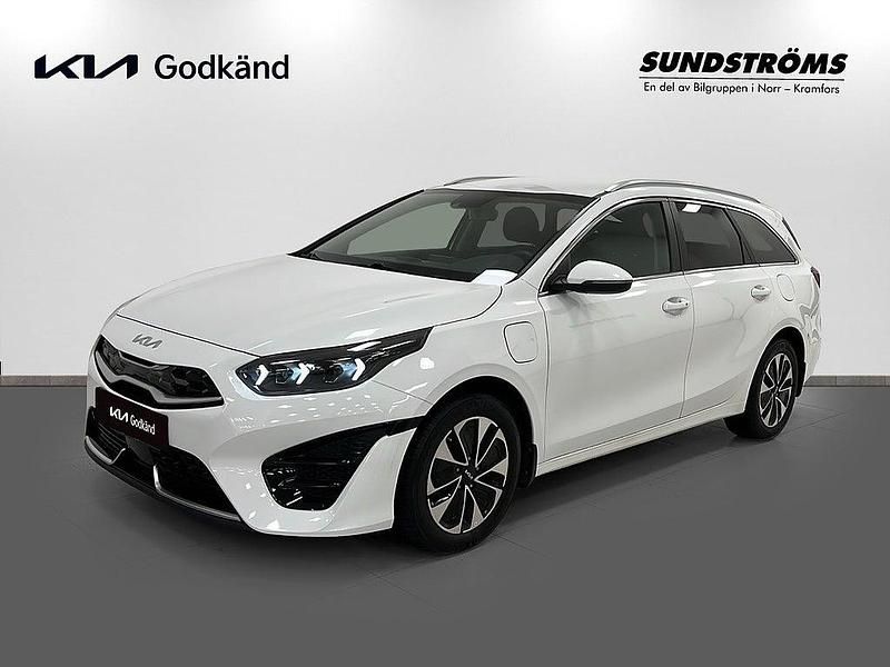 Vit Begagnad 2022 Kia Ceed Sportswagon Kombi | 289 900 kr (Dyr) - Bild 1/4