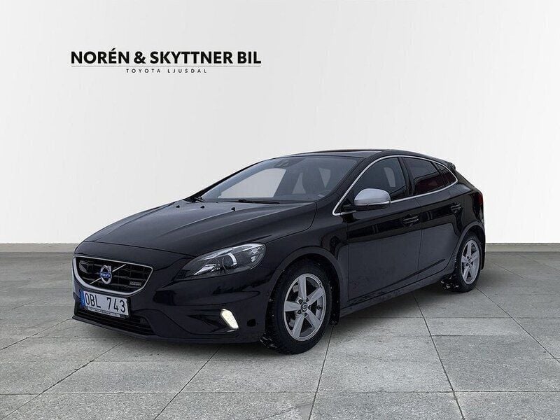 Svart Begagnad 2013 Volvo V40 R-Design Kombi | 159 000 kr - Bild 1/4
