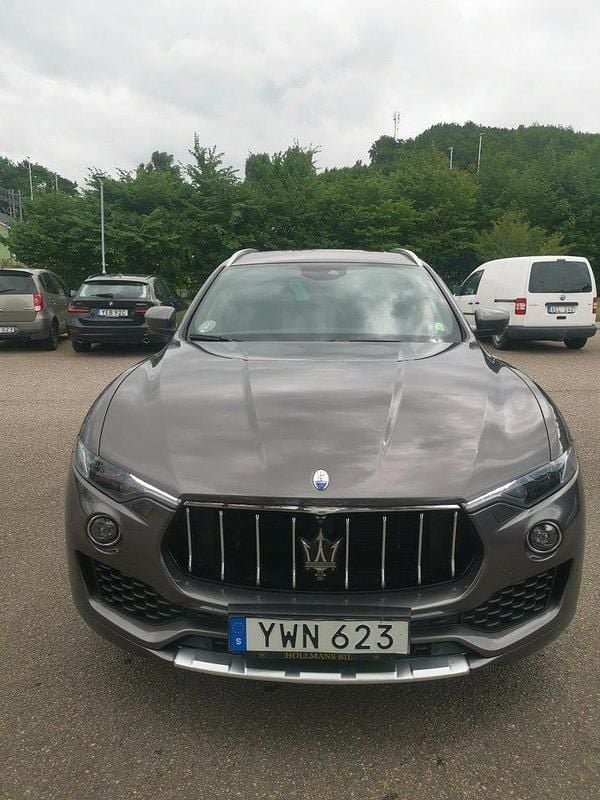 Grå Begagnad 2018 Maserati Levante SUV | 380 000 kr - Bild 1/4