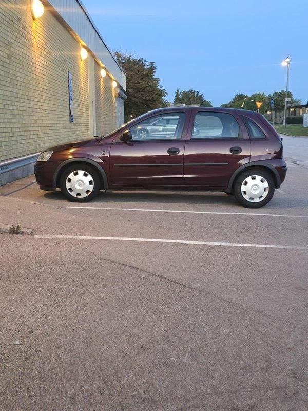 Röd Begagnad 2004 Opel Corsa Halvkombi | 12 000 kr (Superpris) - Bild 1/2