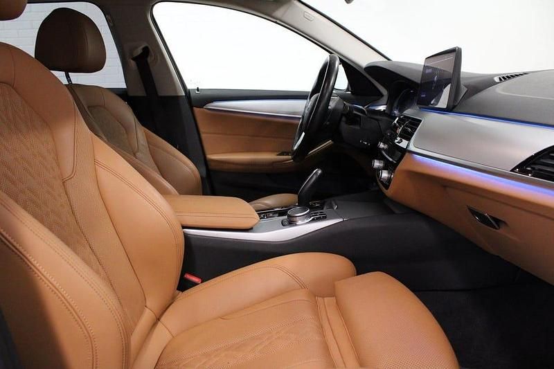 Begagnad BMW 530 292 HK (214 kW) 2022 Svart Kombi