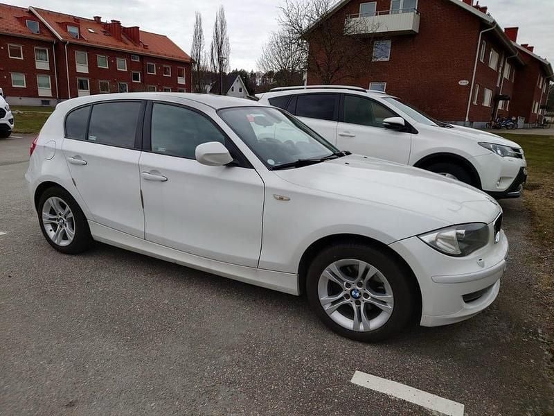 Begagnad 2011 BMW 116 Halvkombi | 58 000 kr (Bra pris) - Bild 1/2