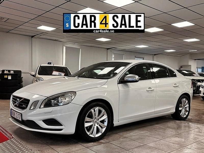 Vit Begagnad 2012 Volvo S60 R-Design Sedan | 114 900 kr (Marknadspris) - Bild 1/4