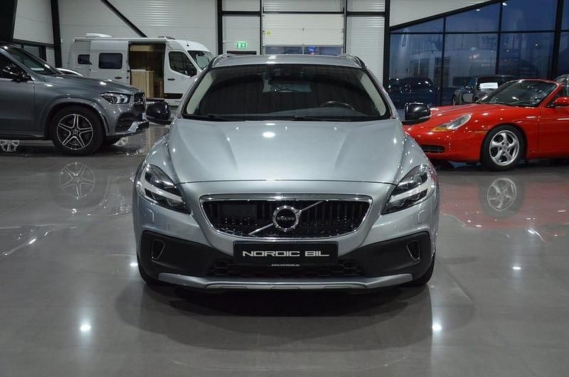 Begagnad Volvo V40 CC 150 HK (110 kW) 2018 Silver Kombi