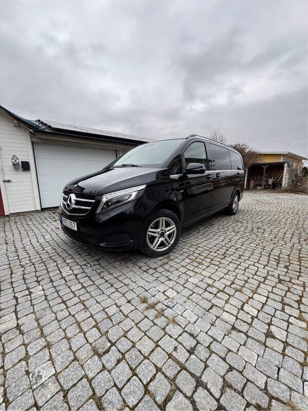 Svart Begagnad 2017 Mercedes V250 Avantgarde Minibuss | 426 000 kr (Bra pris) - Bild 1/4