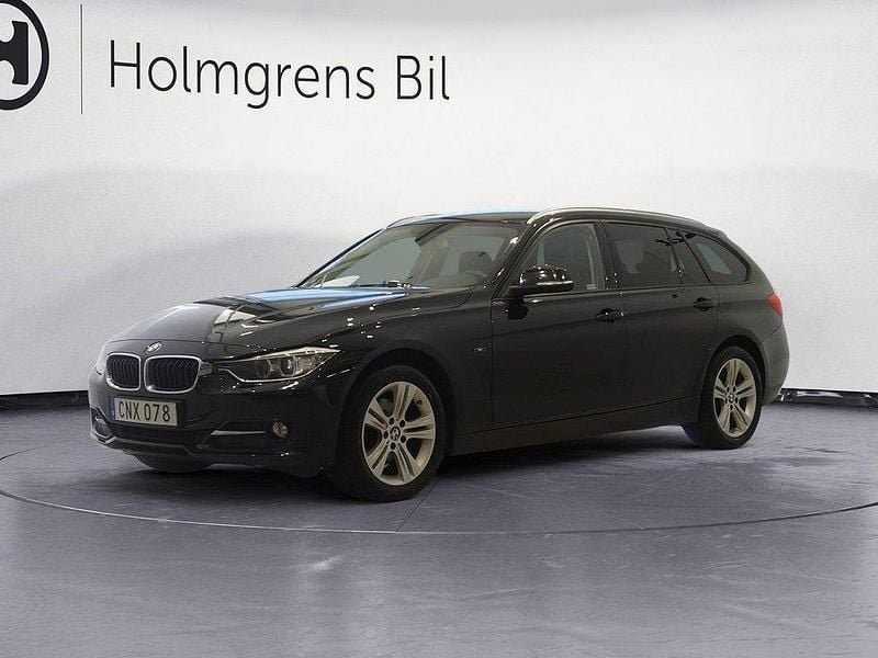 Svart Begagnad 2014 BMW 320 Advantage Kombi | 174 900 kr (Marknadspris) - Bild 1/4