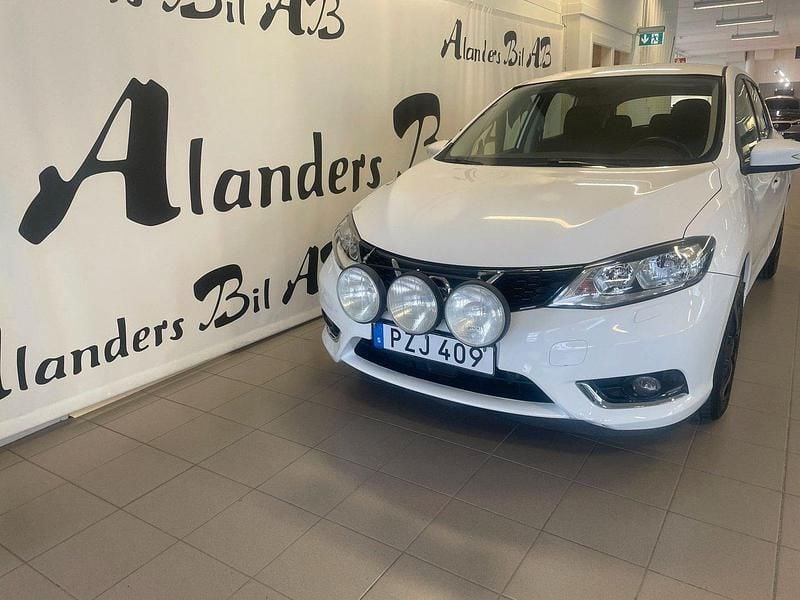 Vit Begagnad 2015 Nissan Pulsar Halvkombi | 109 000 kr (Lite dyr) - Bild 1/4