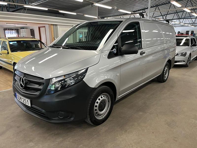 Silver Begagnad 2016 Mercedes Vito Minibuss | 149 900 kr (Marknadspris) - Bild 1/4