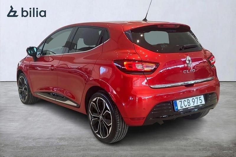 Begagnad Renault Clio IV Intens 91 HK (66 kW) 2017 Röd Halvkombi