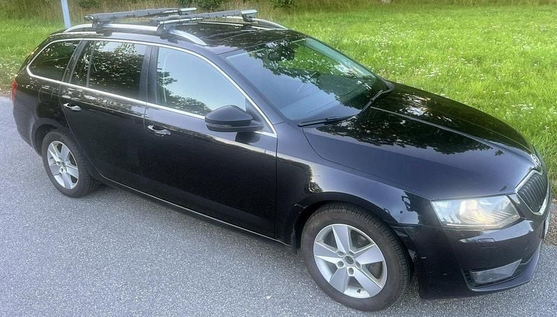 Svart Begagnad 2014 Skoda Octavia Sport Kombi | 78 000 kr (Marknadspris) - Bild 1/4