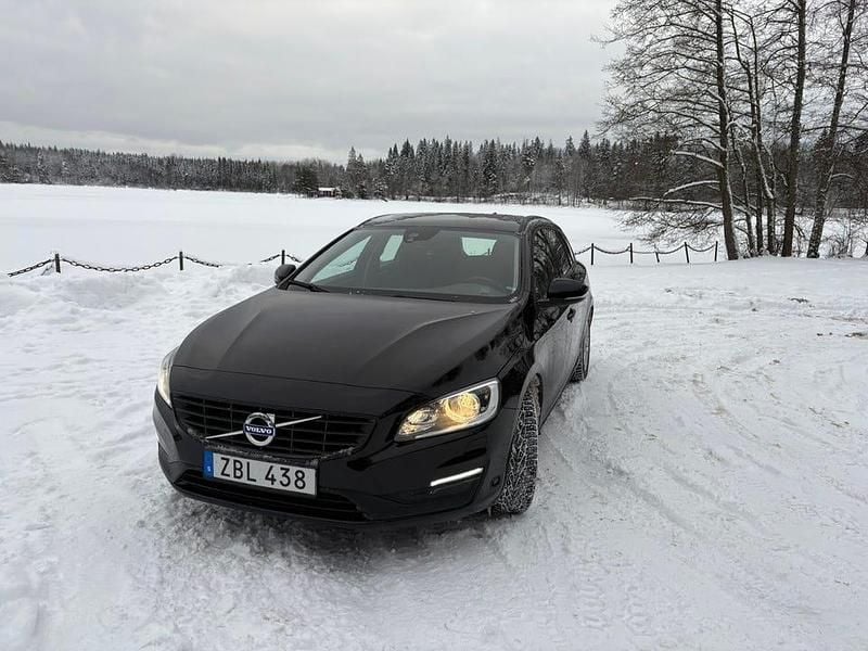 Begagnad 2018 Volvo V60 Kombi | 154 000 kr (Superpris) - Bild 1/4