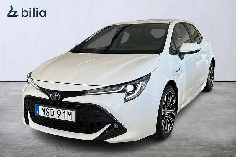 Vit Begagnad 2019 Toyota Corolla Hybrid Style Halvkombi | 219 900 kr (Bra pris) - Bild 1/4