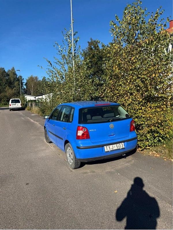 Blå Begagnad 2002 VW Polo Halvkombi | 8 000 kr (Bra pris) - Bild 1/2