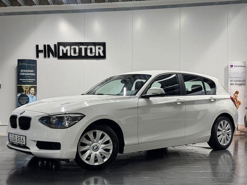 Vit Begagnad 2012 BMW 116 Comfort Edition Halvkombi | 99 900 kr (Marknadspris) - Bild 1/4