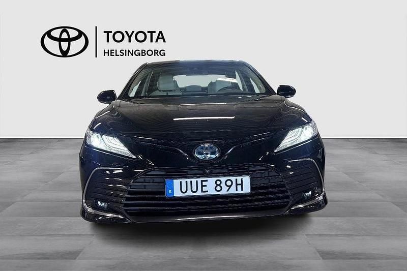 Begagnad Toyota Camry Hybrid Executive 220 HK (161 kW) 2022 Svart Sedan